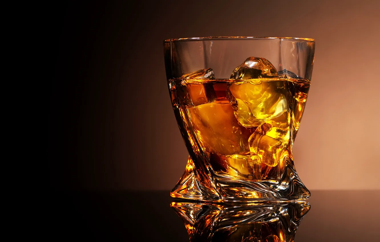 Фото обои стакан, отражение, фон, лёд, алкоголь, виски, рюмка