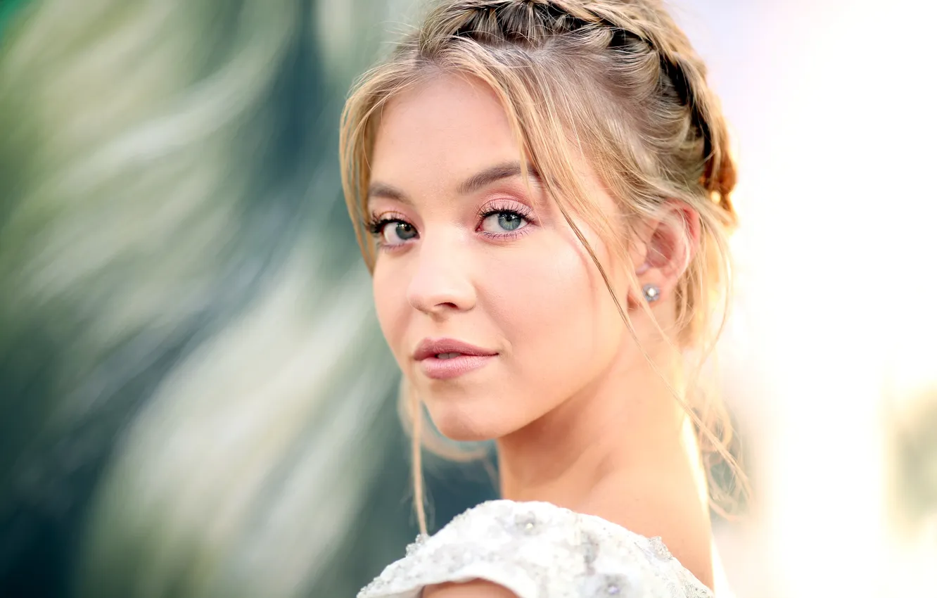 Фото обои взгляд, поза, портрет, макияж, актриса, причёска, Sydney Sweeney, Сидни Суини