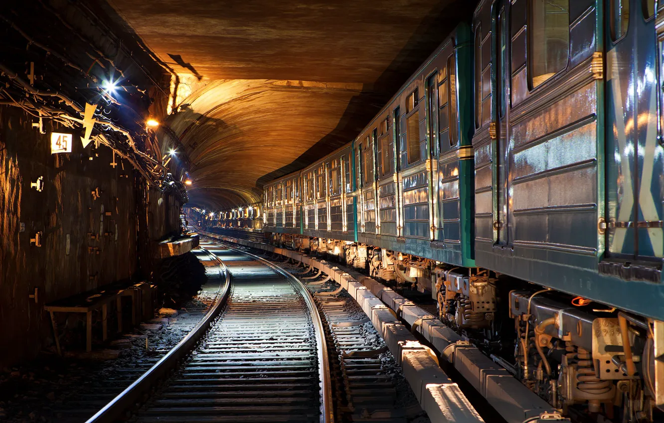 Фото обои свет, метро, поезд, туннель