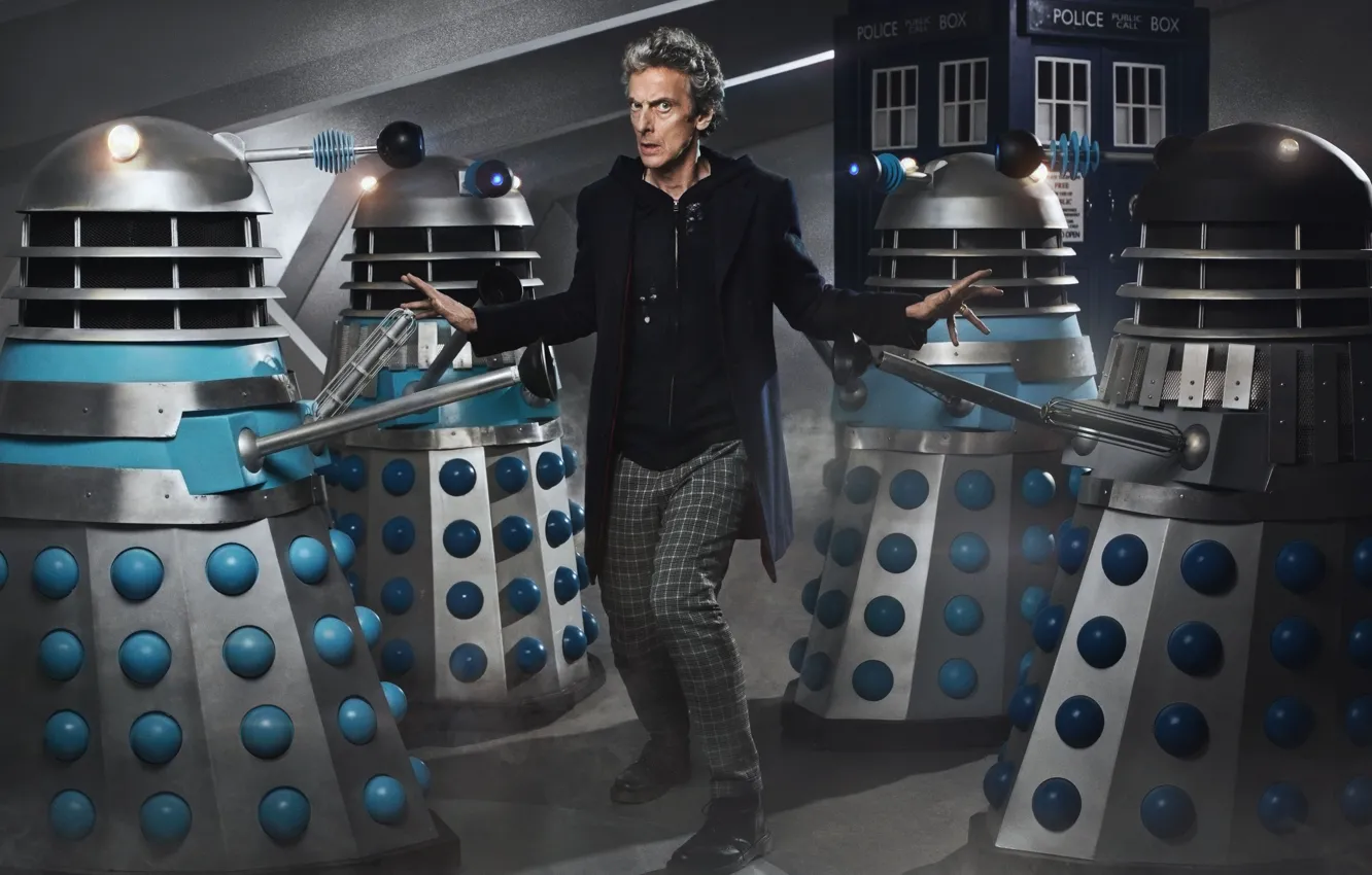 Фото обои актер, мужчина, будка, Doctor Who, Доктор Кто, ТАРДИС, TARDIS, Daleks