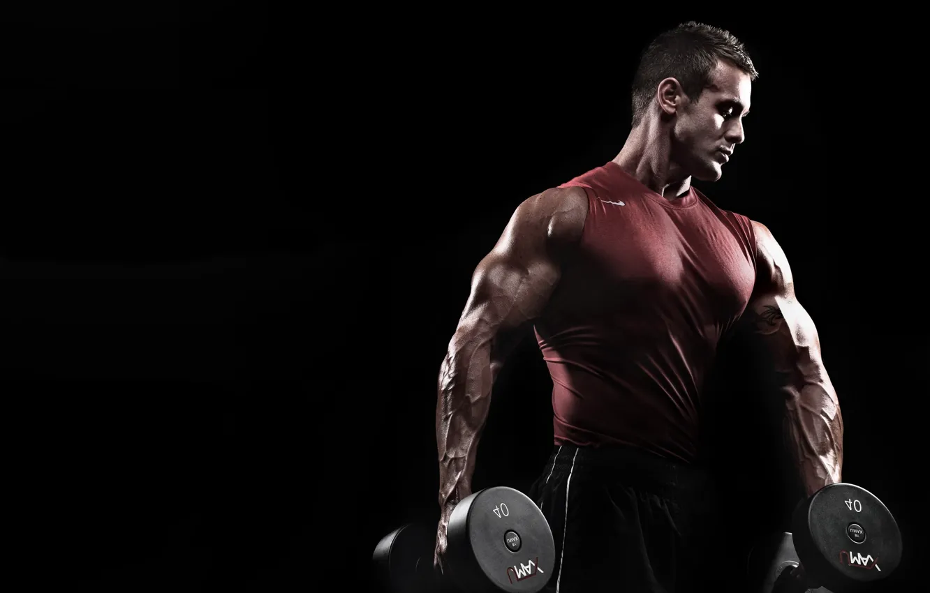 Фото обои muscle, мышцы, фон black, pose, гантели, бодибилдер, dumbbells, bodybuilder