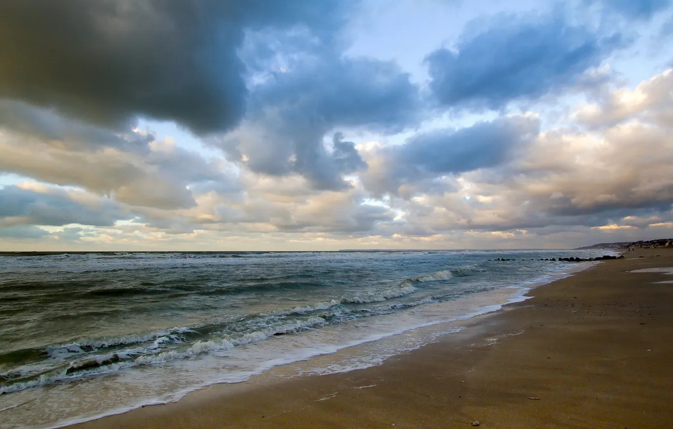 Фото обои море, волны, пляж, небо, облака