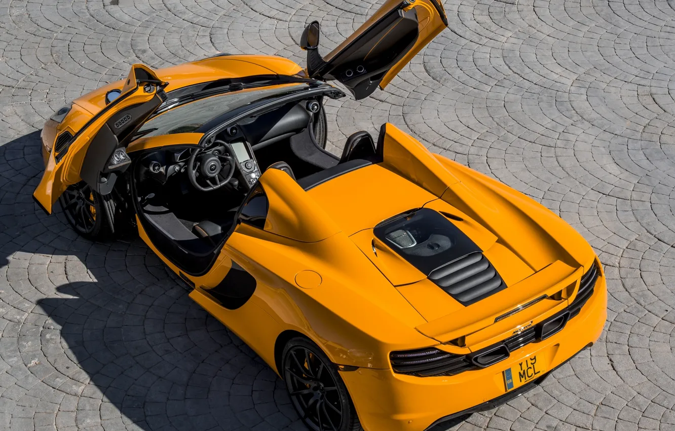 Фото обои McLaren, суперкар, Spyder, MP4-12C, открытые двери, макларен, двери «крылья бабочки»