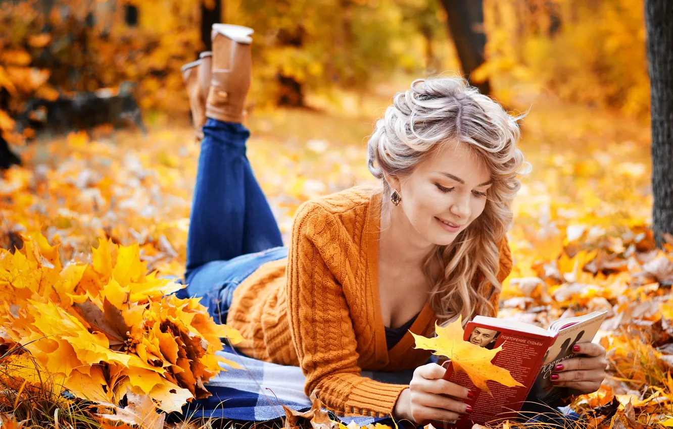 Фото обои осень, девушка, листва, книга