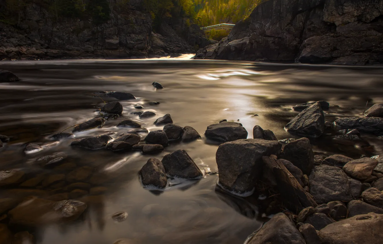 Фото обои осень, камни, скалы, течение, речка, мостик, водоем, валуны