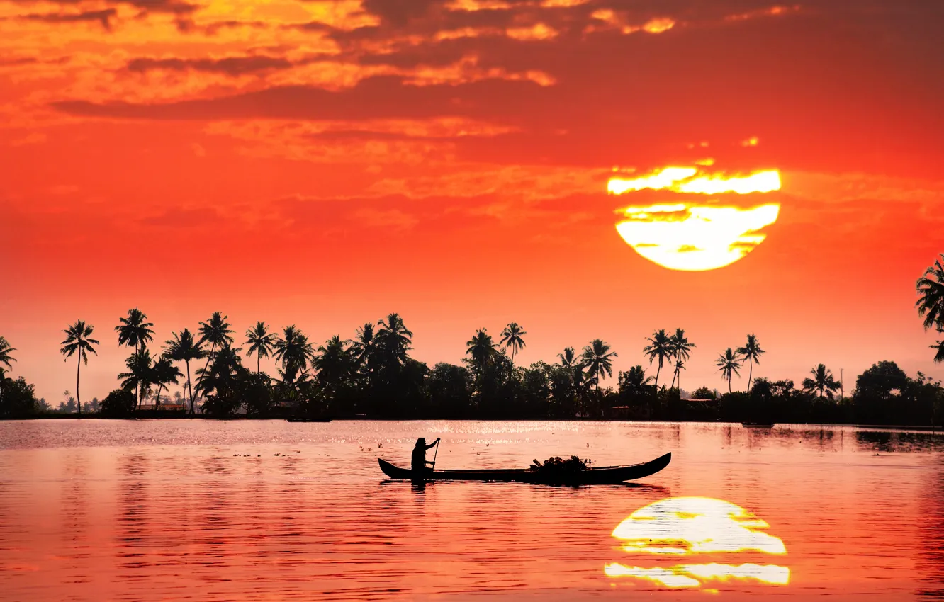 Фото обои солнце, закат, отражение, река, берег, лодка, человек, Индия