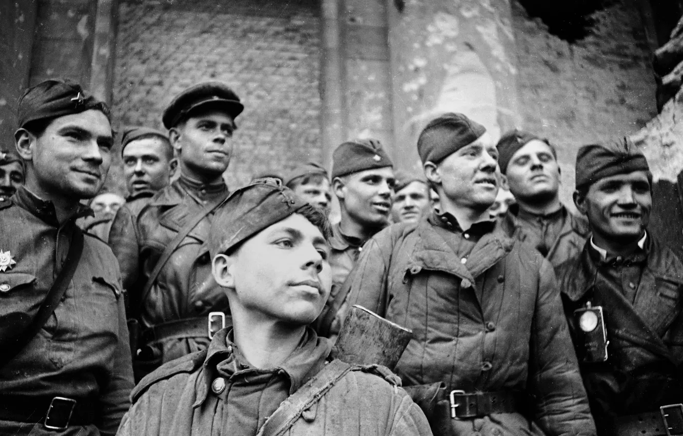 Фото обои радость, лица, герои, Победа, Советские солдаты, май 1945 года