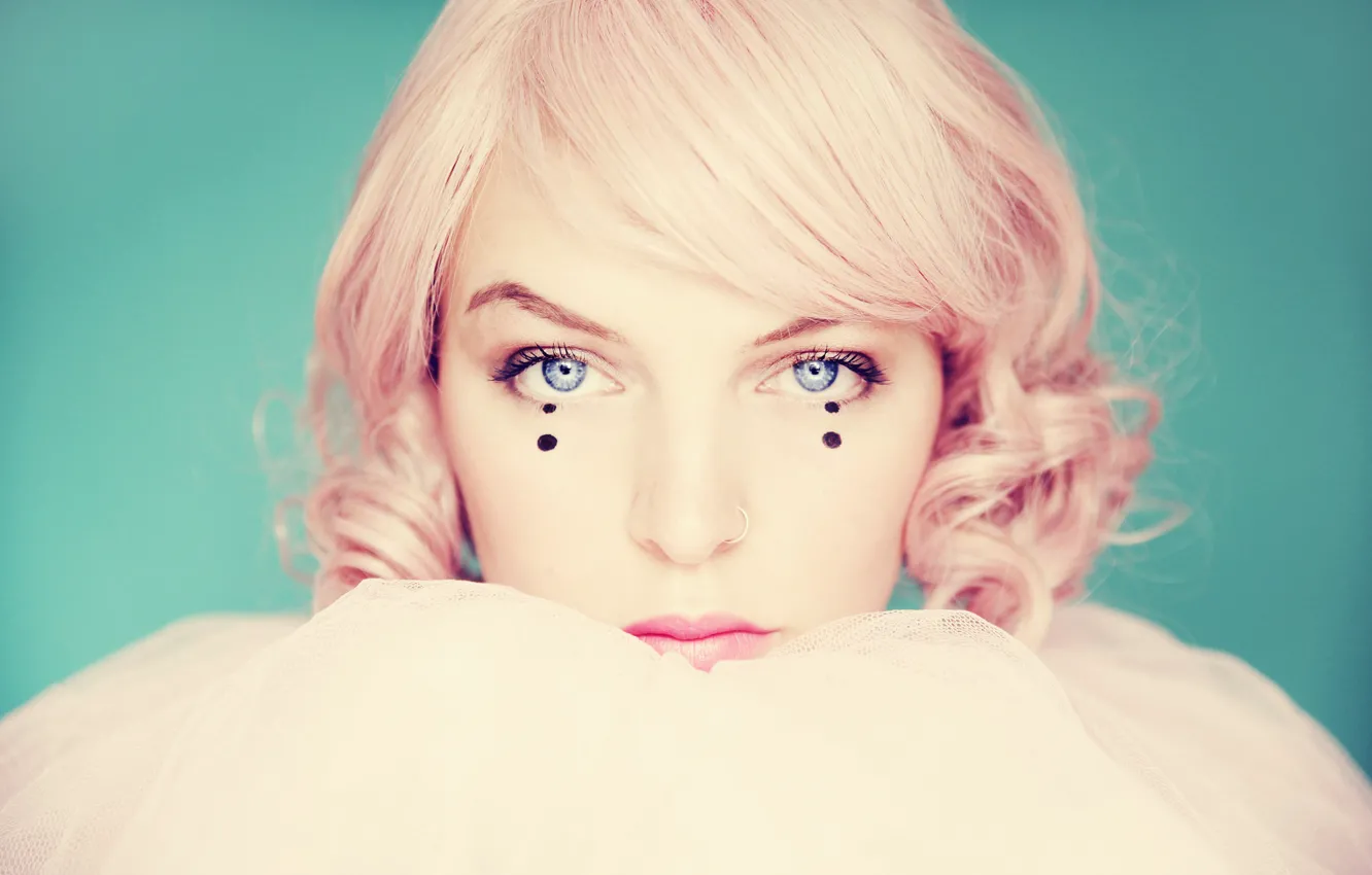 Фото обои girl, lips, hair, direct gaze