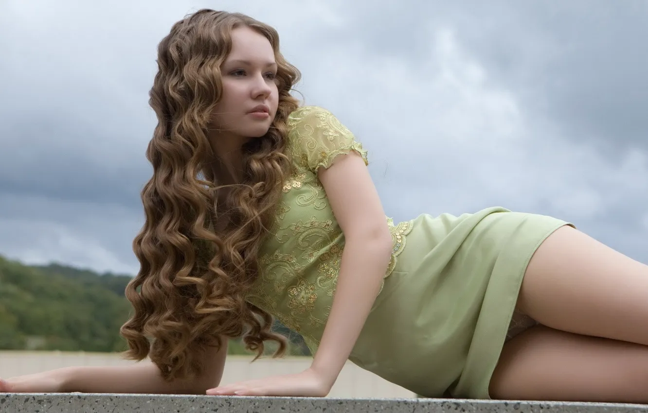 Фото обои long hair, nature, clouds, brunette, minidress, women outdoors, looking away