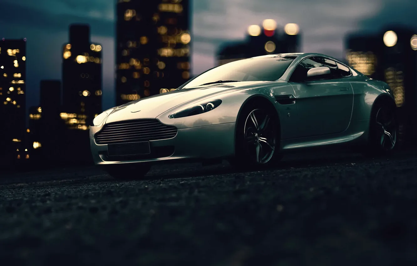Фото обои Aston Martin, фары, здания, колеса, сумерки