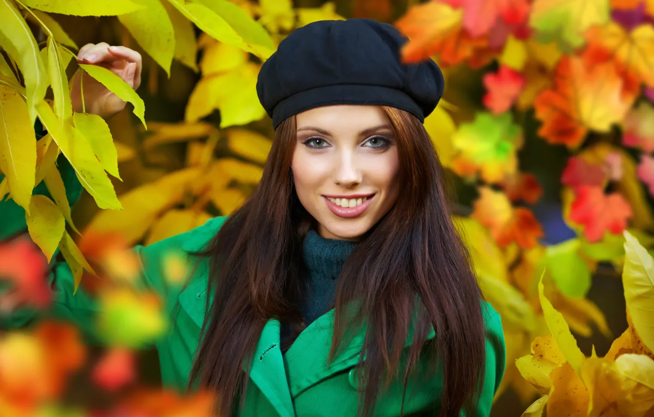 Фото обои осень, листья, девушка, радость, природа, улыбка, листва, желтые