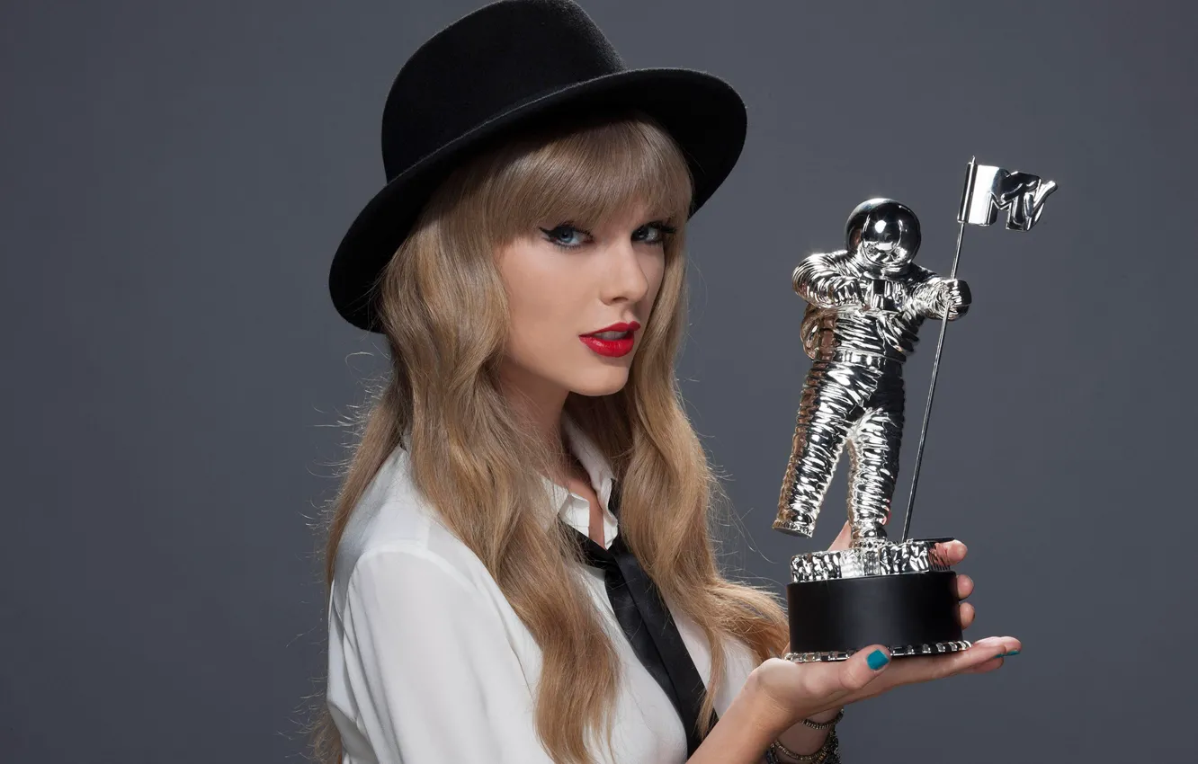 Фото обои шляпа, макияж, актриса, прическа, галстук, награда, певица, Taylor Swift