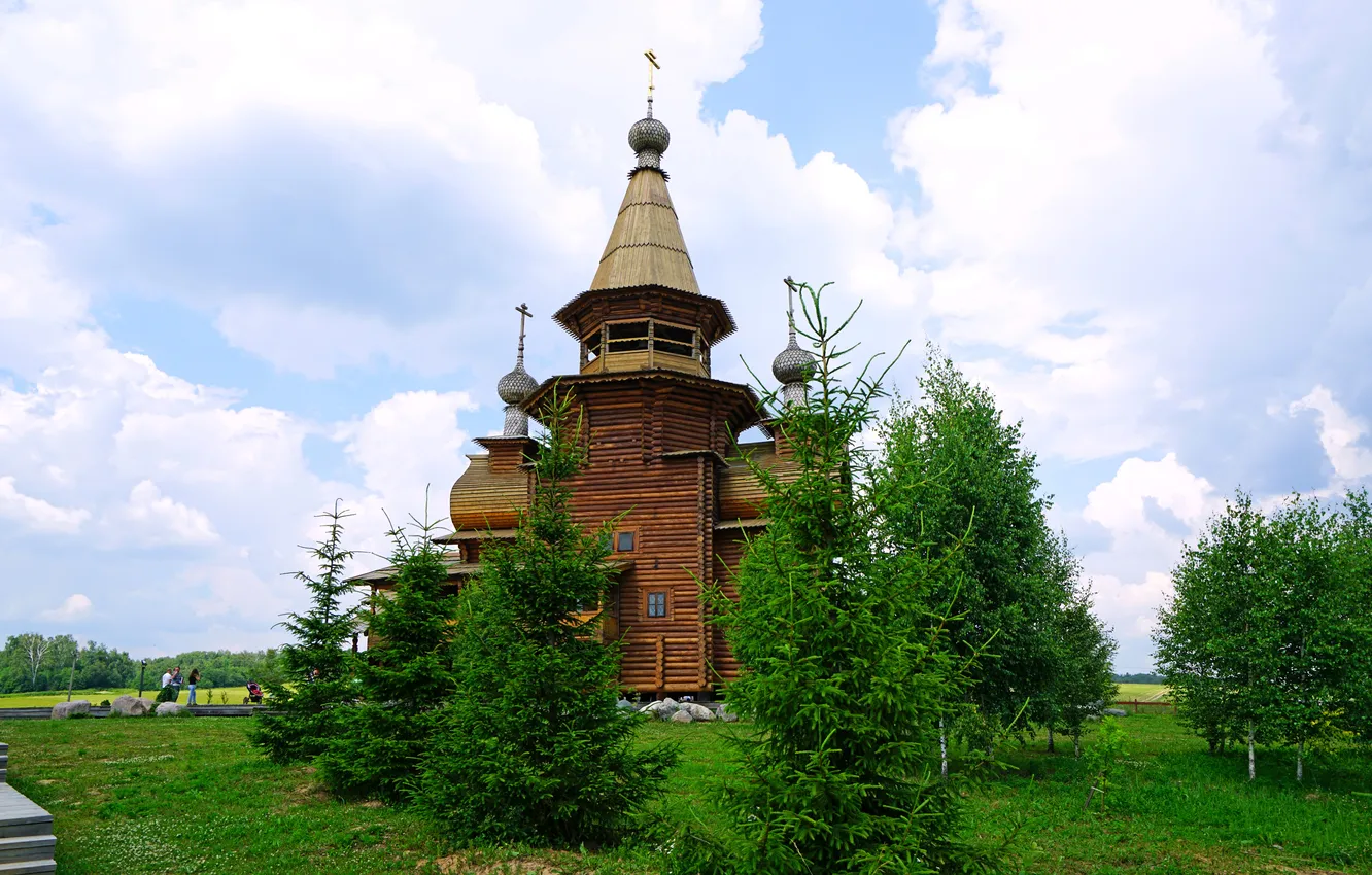 Фото обои зелень, пейзаж, купола, деревянная церковь