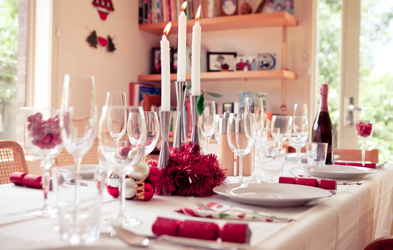Фото обои стол, свечи, приборы, бокалы, шампанское, сервировка