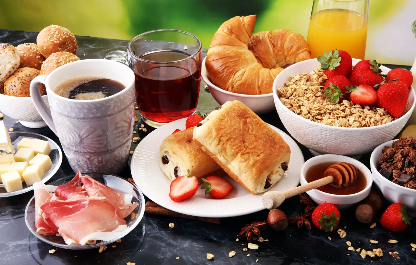 Фото обои ягоды, чай, кофе, завтрак, сыр, сок, бекон, булочки