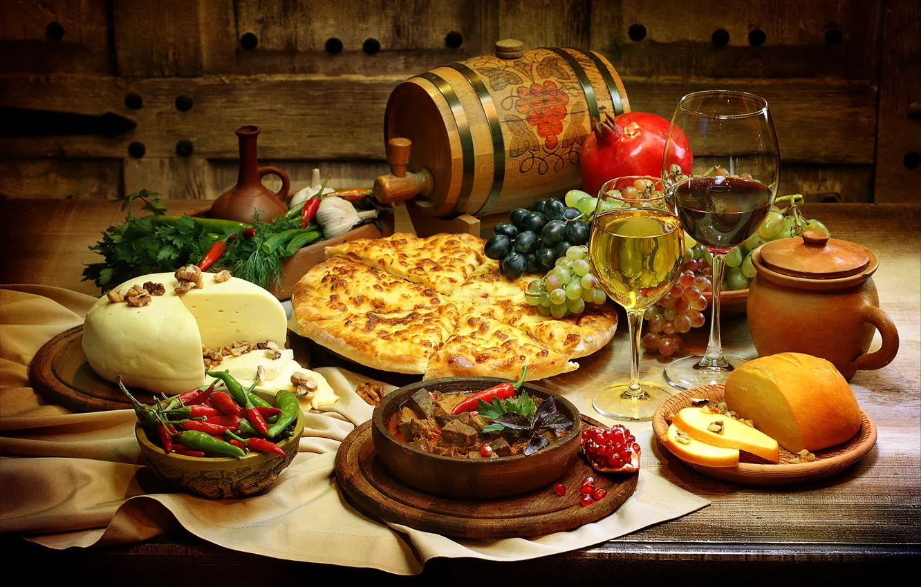Фото обои зелень, стол, вино, сыр, бокалы, виноград, перец, овощи