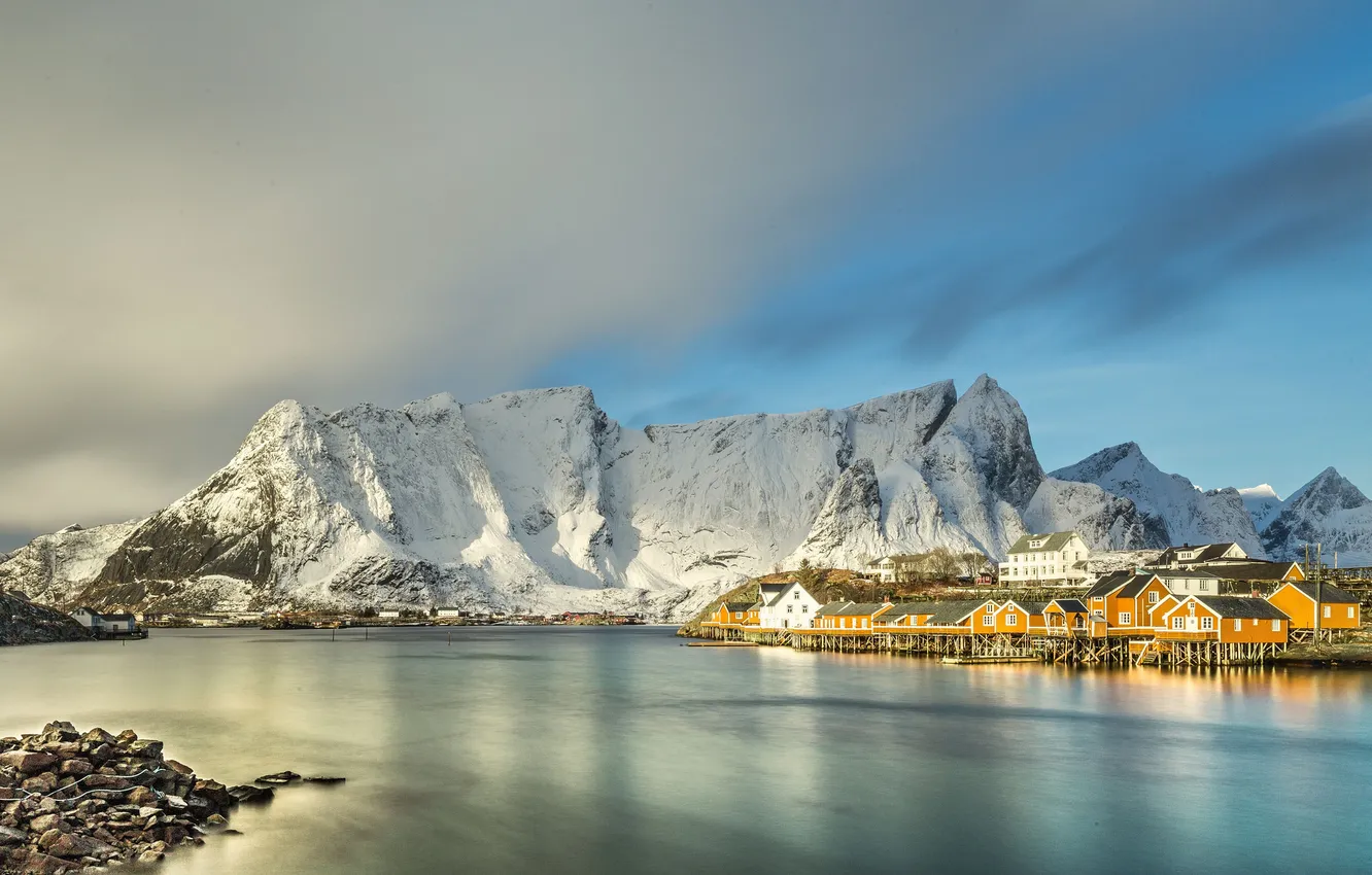 Фото обои небо, горы, берег, побережье, дома, Норвегия