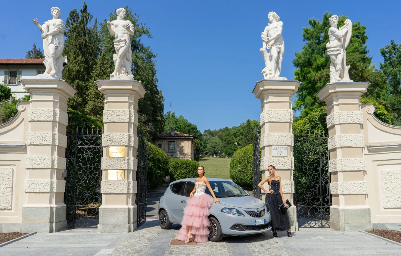 Фото обои Девушки, Lancia, Скульптуры, Lancia Ypsilon, Alberta Ferretti, Малолитражный автомобиль, Subcompact car, Альберта Ферретти