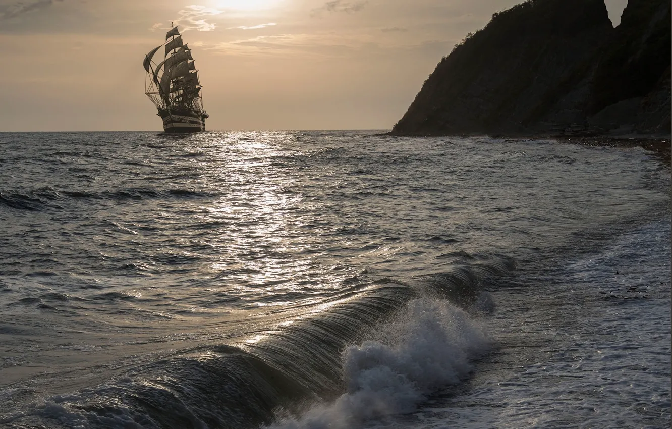 Фото обои море, закат, скалы, корабль, парусник