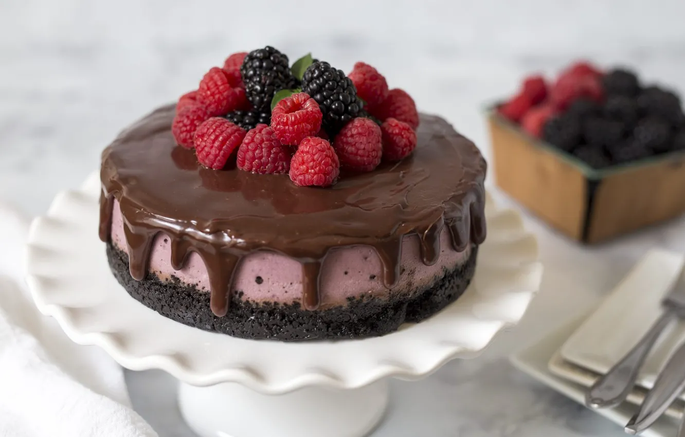 Фото обои ягоды, малина, шоколад, торт
