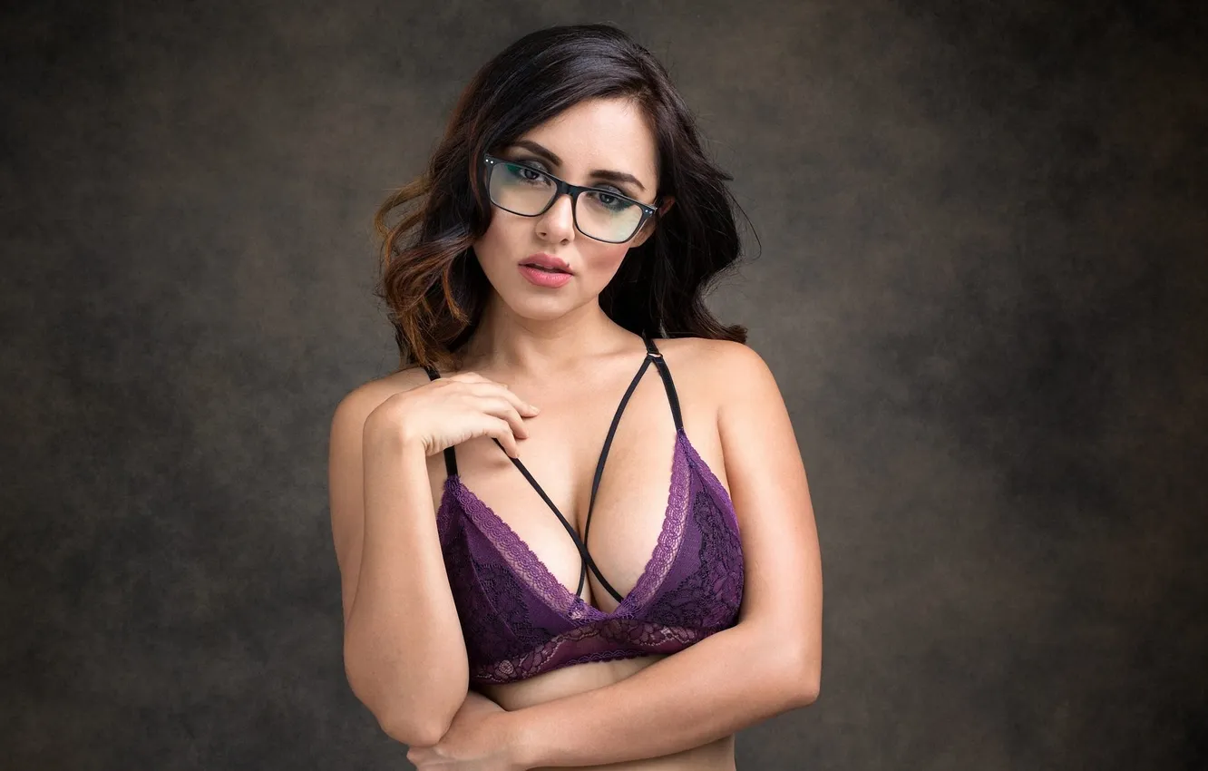 Фото обои girl, bra, young, model, pretty, brunette, glasses