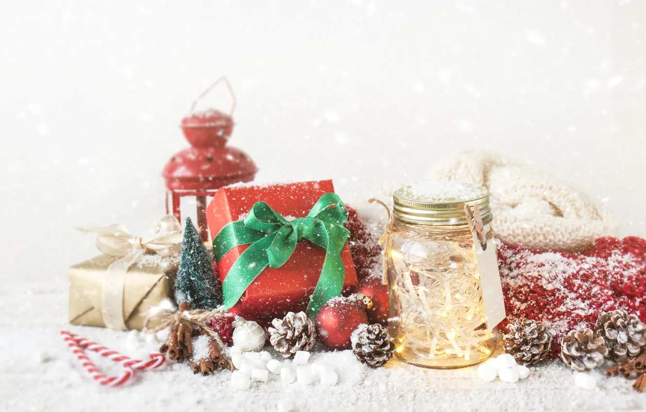 Фото обои зима, снег, праздник, лампа, Новый Год, Рождество, конфеты, лента