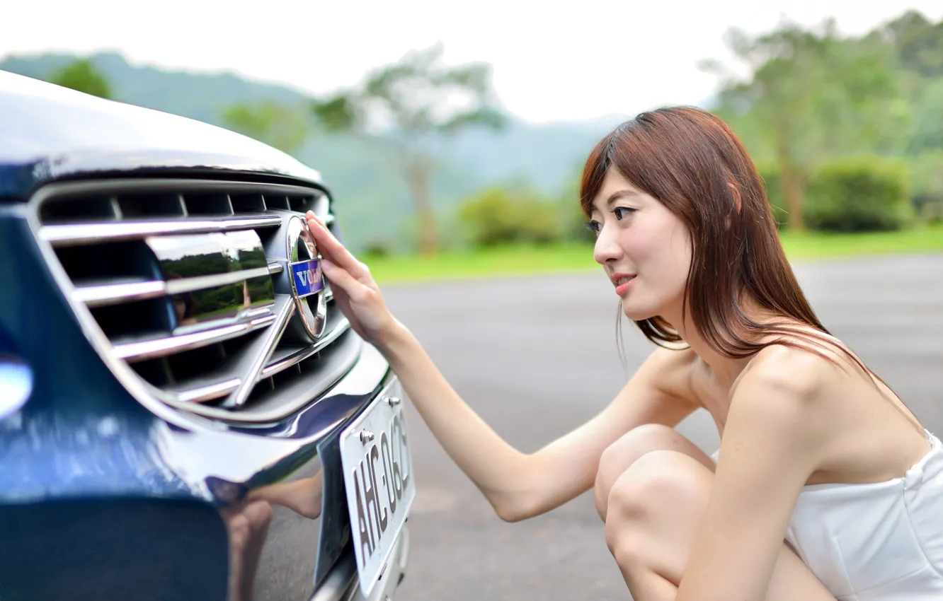 Фото обои авто, Девушки, Volvo, азиатка, красивая девушка, позирует над машиной