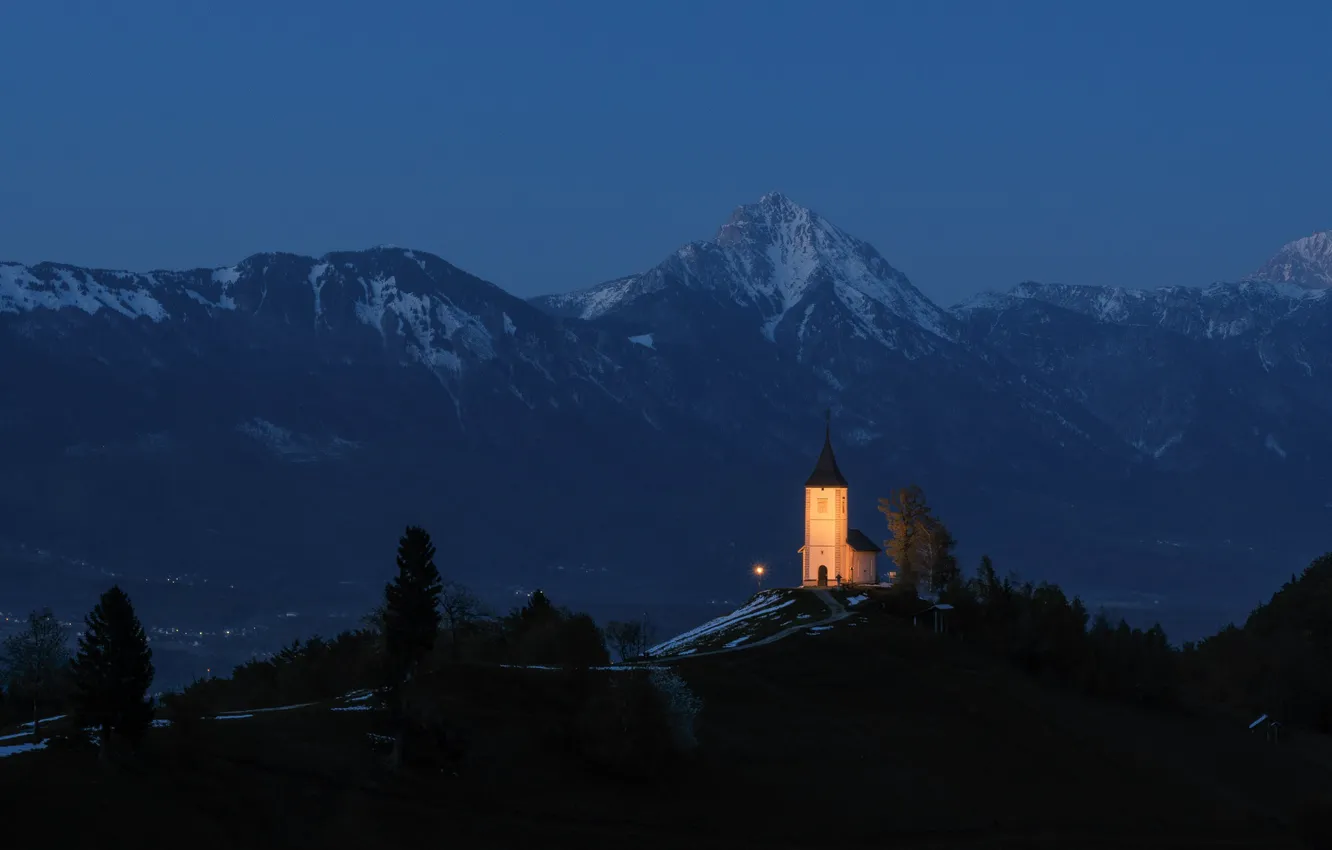 Фото обои light, night, mountains, Slovenia, church, peaks, Jamnik, St. Primus and Felcian Church