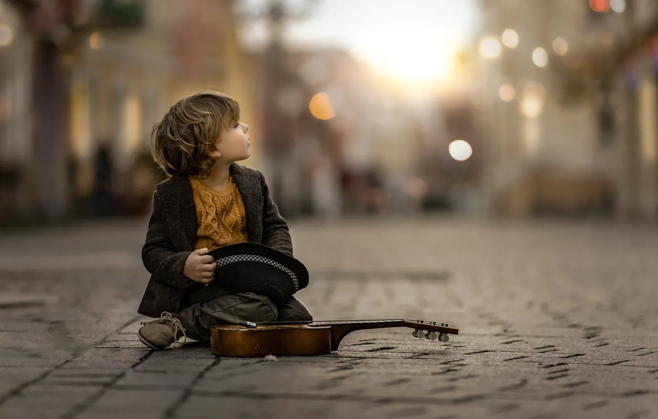 Фото обои улица, скрипка, мальчик