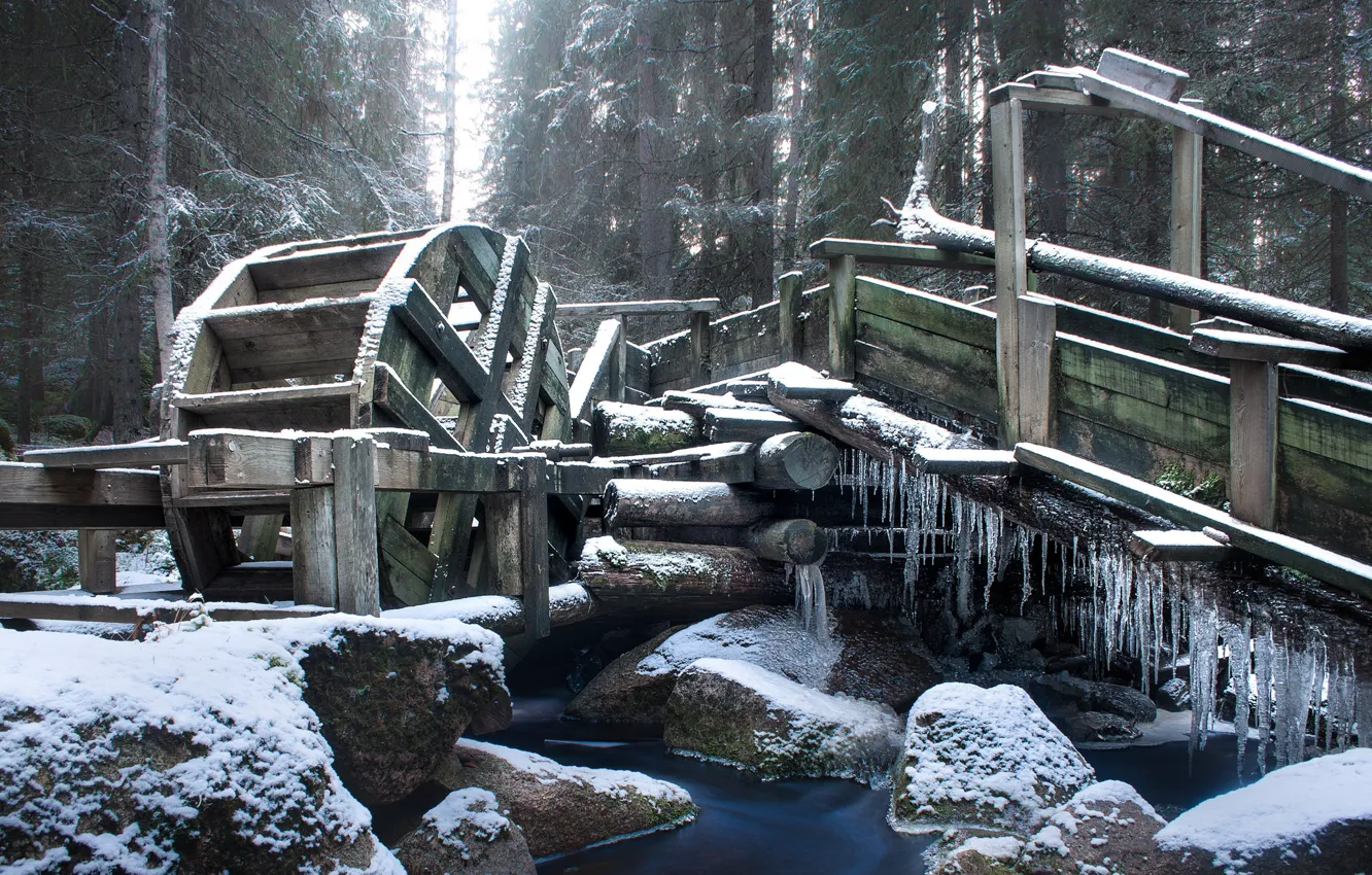 Фото обои зима, лес, камни, сосульки, речка, водяная мельница, frozen