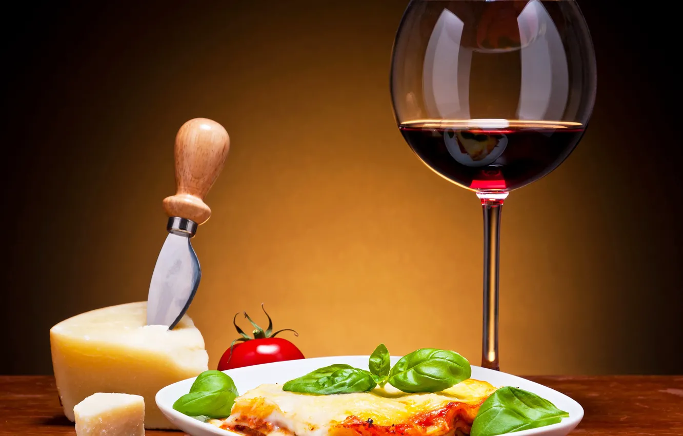 Фото обои вино, бокал, сыр, помидоры