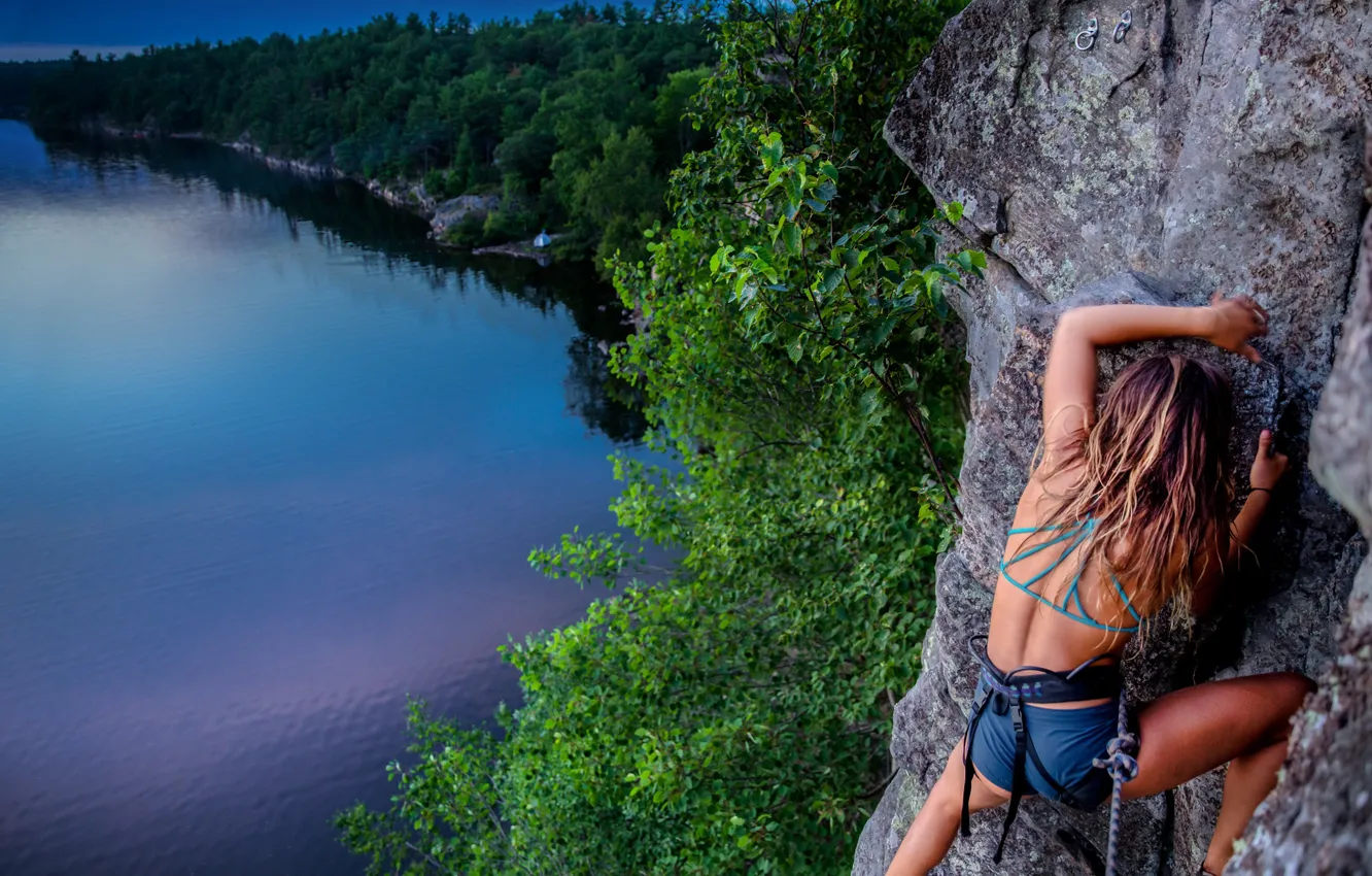 Фото обои девушка, пейзаж, природа, скала, озеро, спорт, Канада, Онтарио