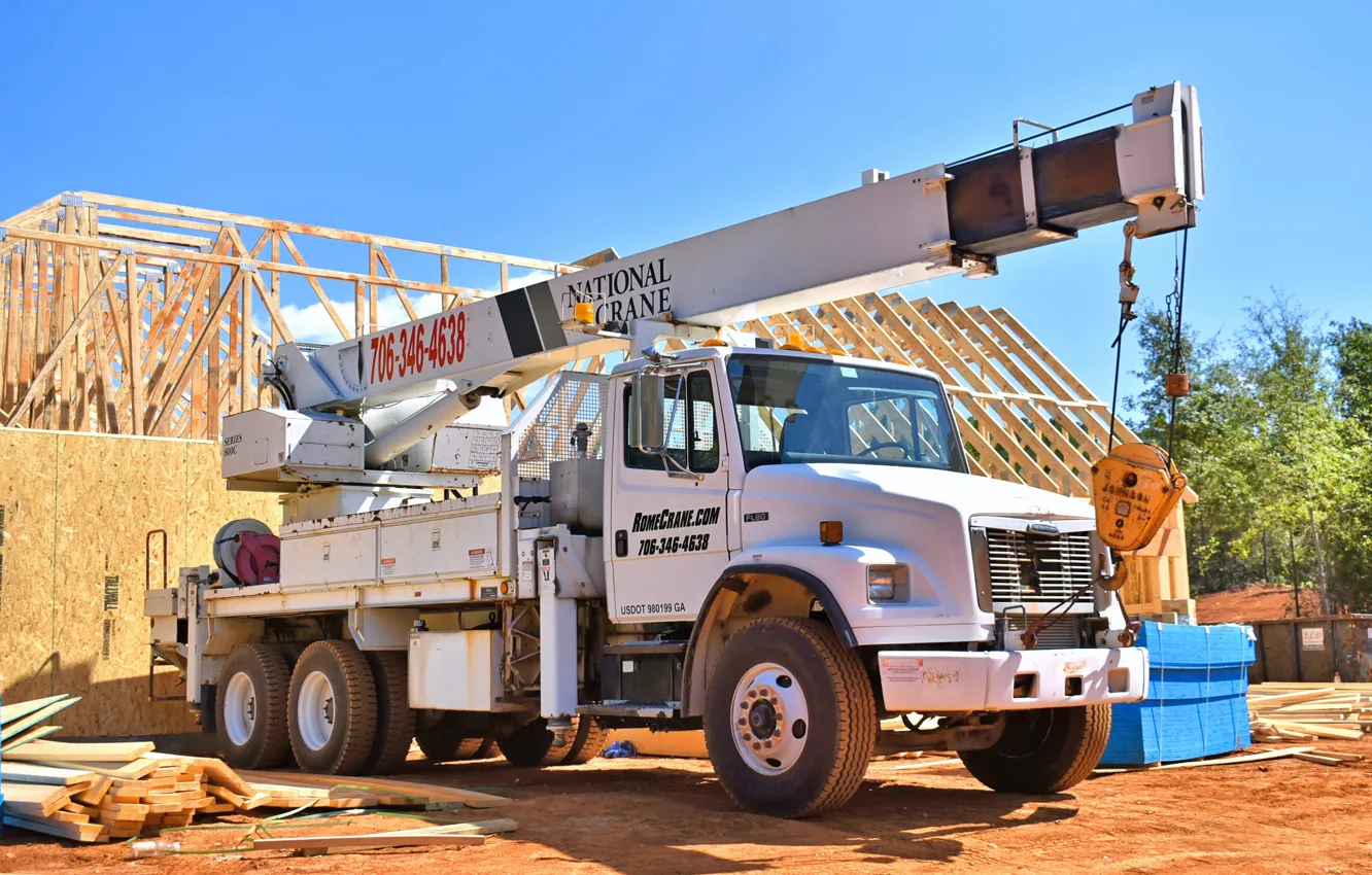 Фото обои House, Truck, Building, Freightliner, Trucks, Crane, Chris Boyd