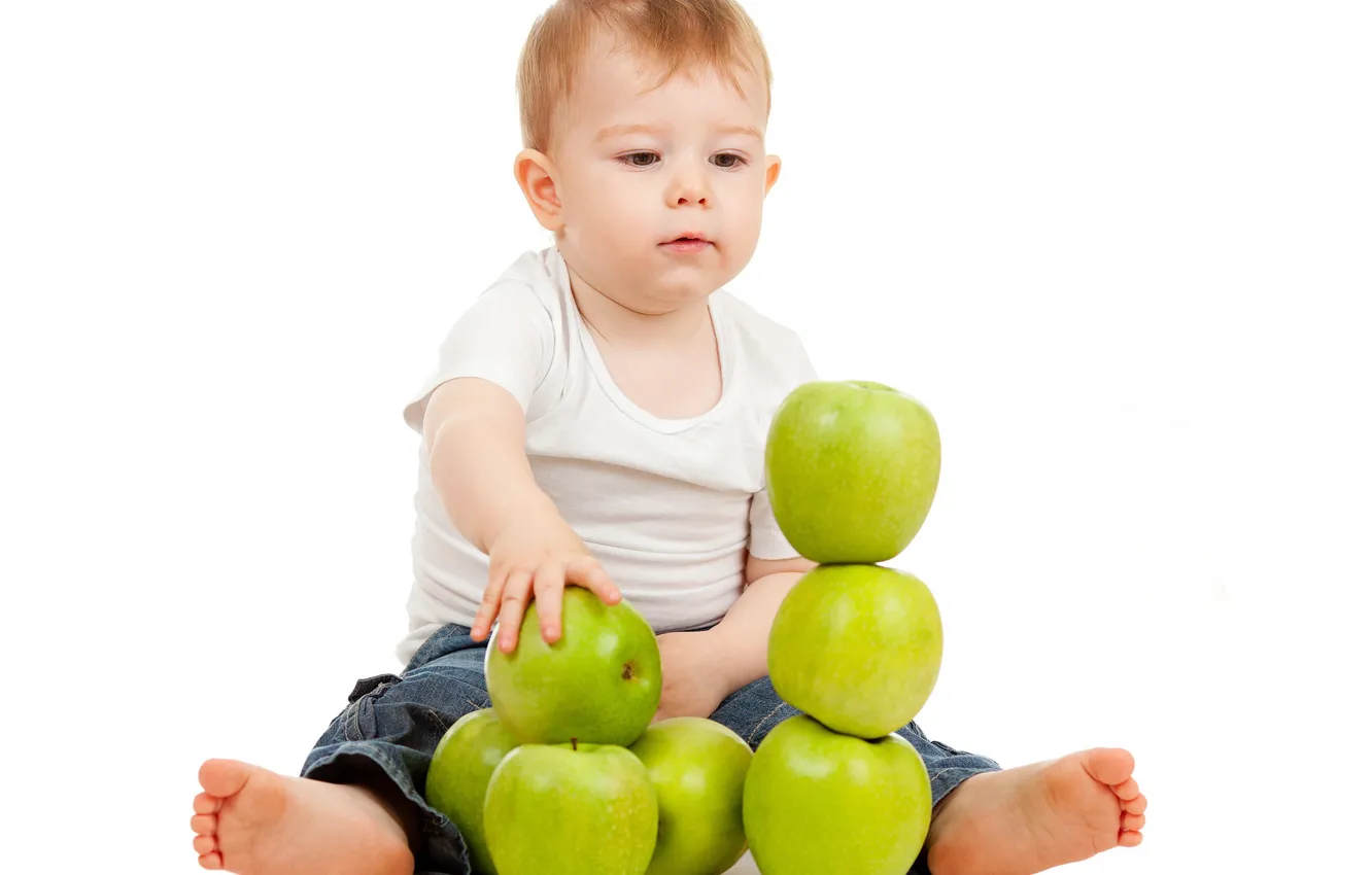 Фото обои яблоки, мальчик, белый фон