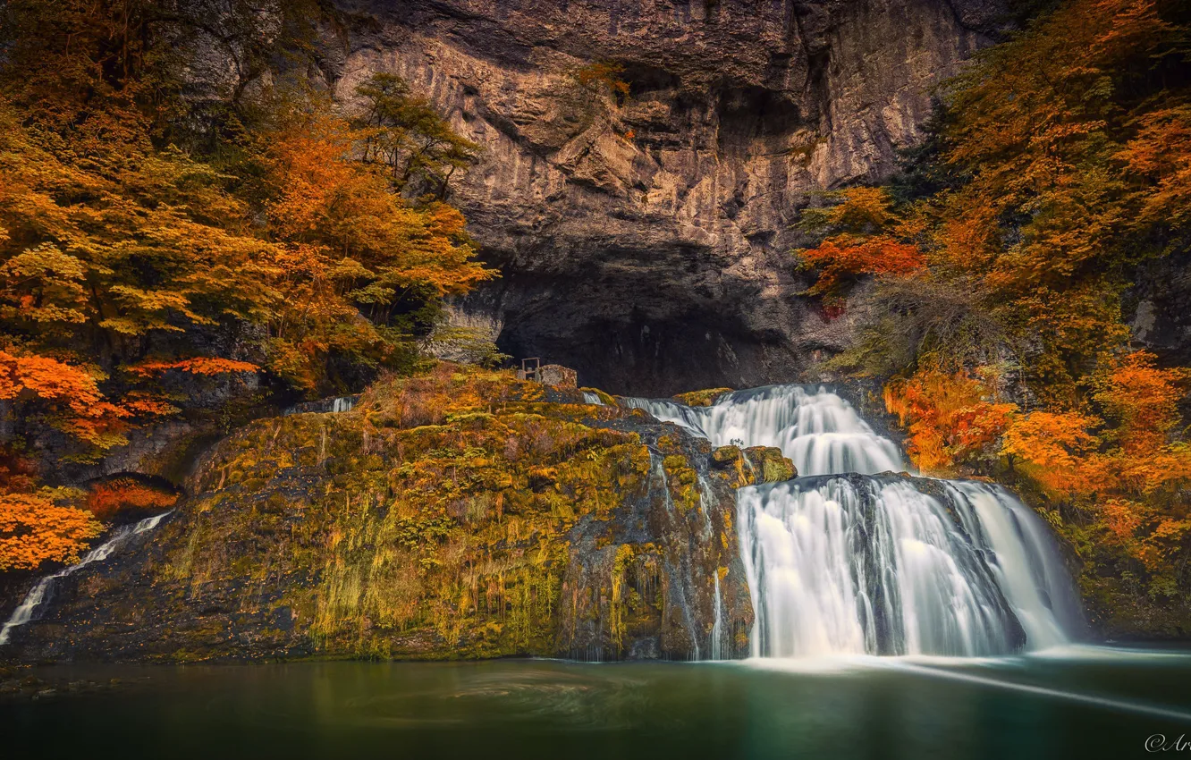 Фото обои осень, деревья, скала, река, Франция, водопады, каскад, грот