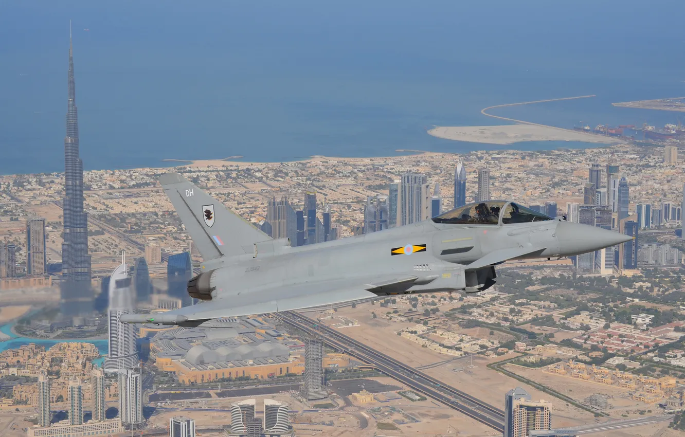 Фото обои полет, город, истребитель, Дубай, Eurofighter Typhoon