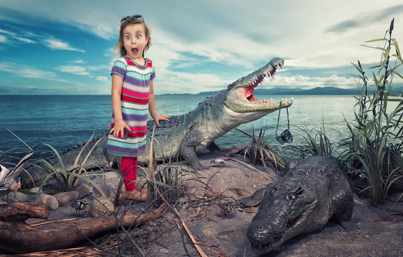Фото обои юмор, девочка, крокодилы