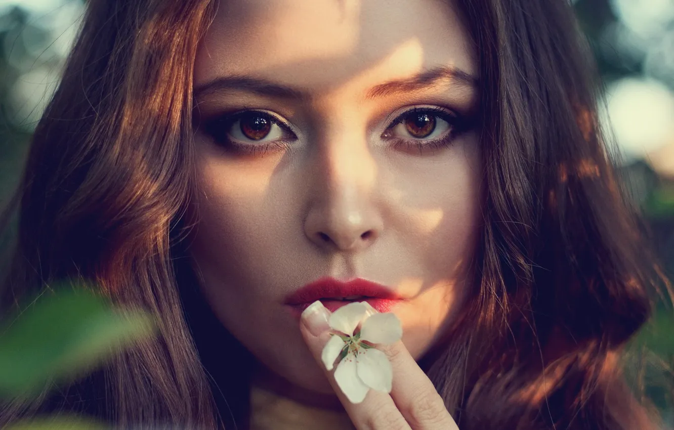 Фото обои Girl, Beautiful, Cool, Model, Flower, Photo, Lips, Look