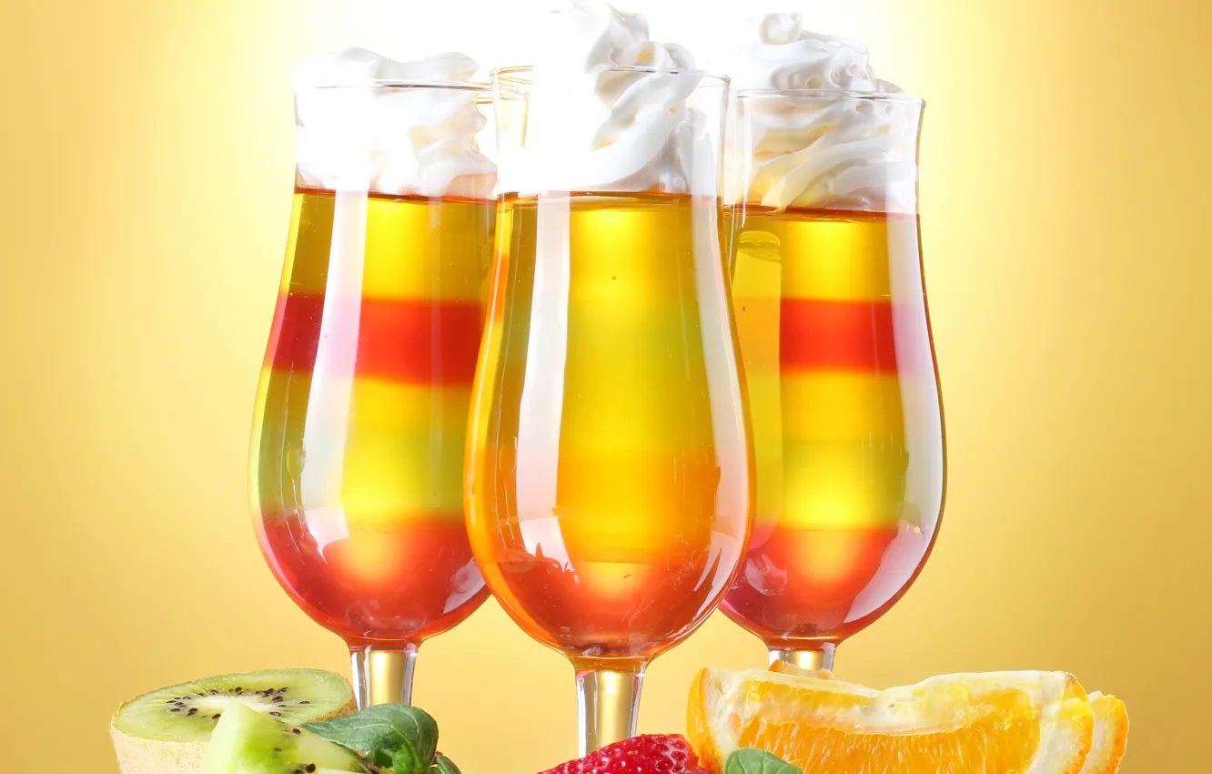 Фото обои апельсин, киви, бокалы, клубника, фрукты, коктейли