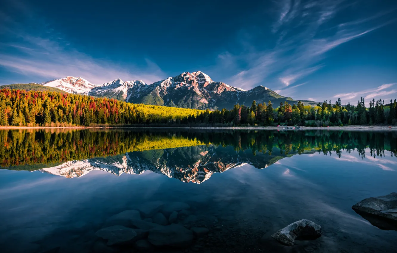 Фото обои осень, лес, облака, свет, снег, горы, озеро, отражение