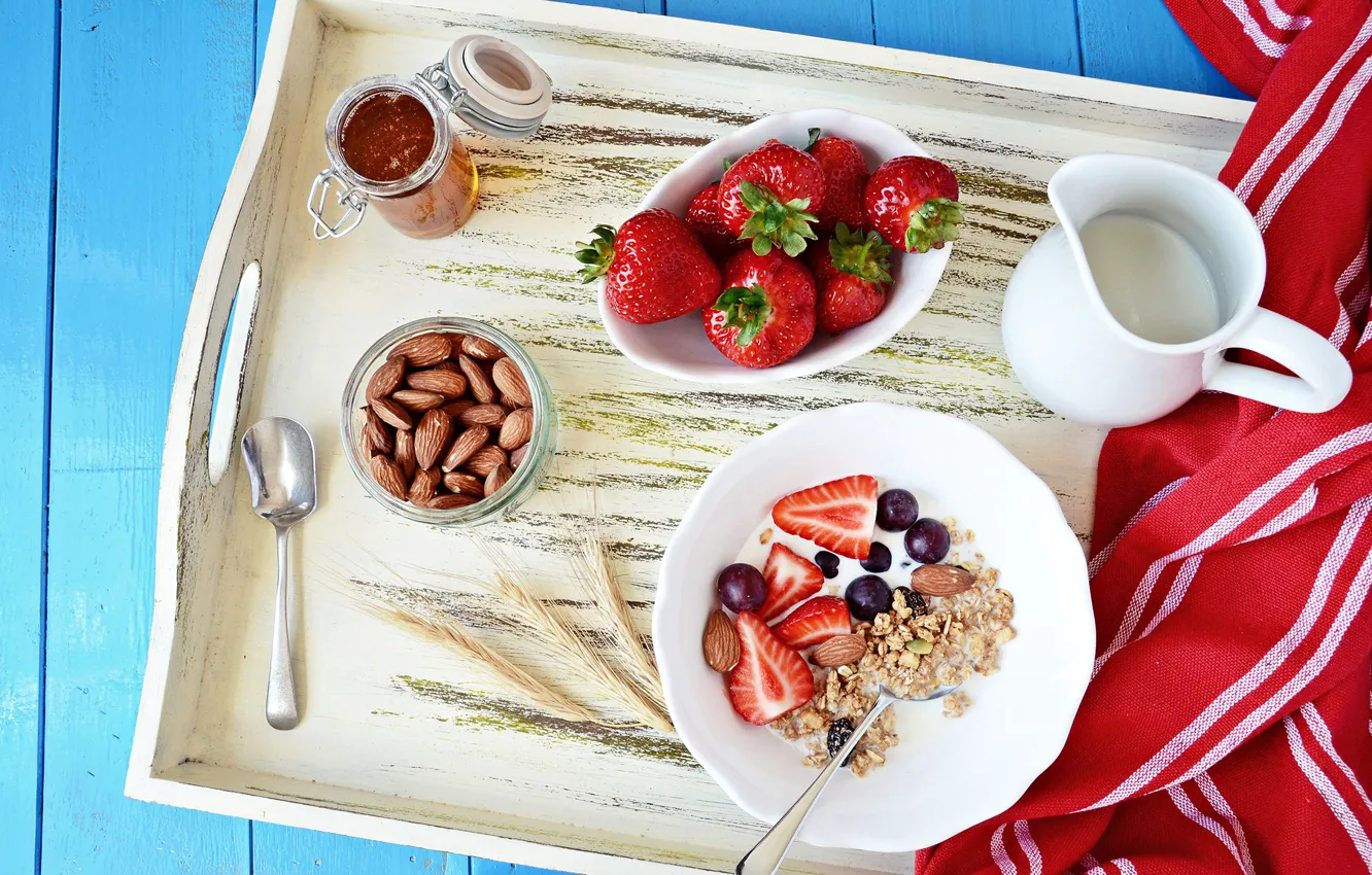 Фото обои завтрак, молоко, клубника, мед, виноград, орехи, nuts, strawberry