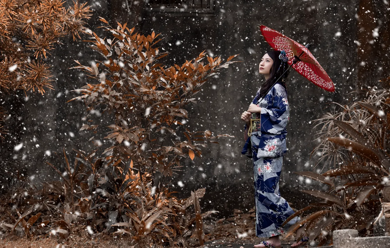 Фото обои девушка, снег, зонтик, настроение, японка, кимоно, азиатка
