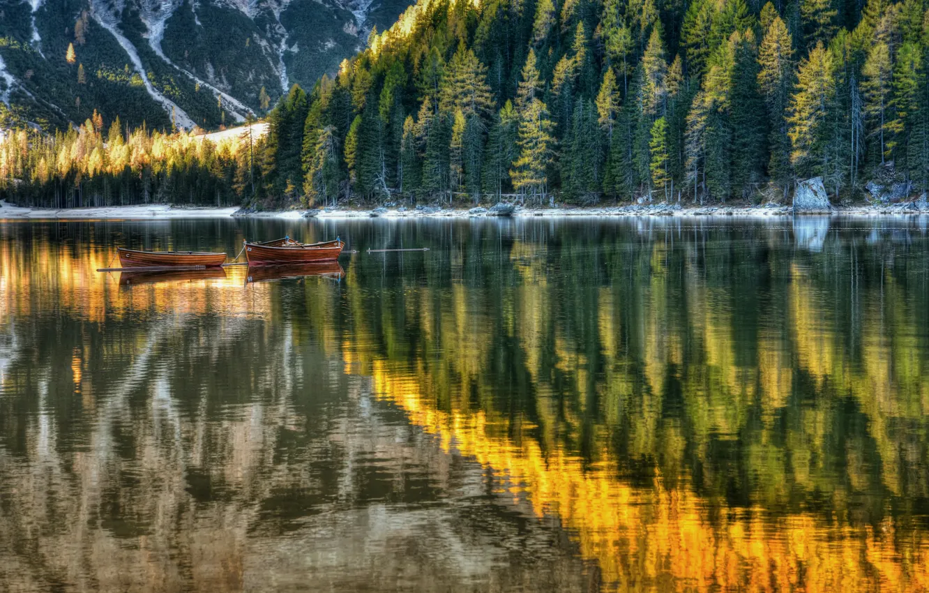 Фото обои лес, озеро, лодки, Италия, Italy, Доломитовые Альпы, Южный Тироль, South Tyrol