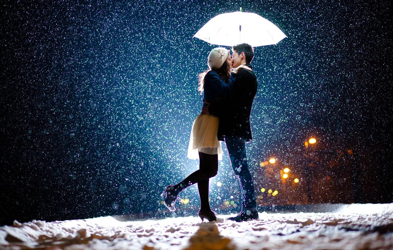 Фото обои девушка, снег, любовь, зонт, парень