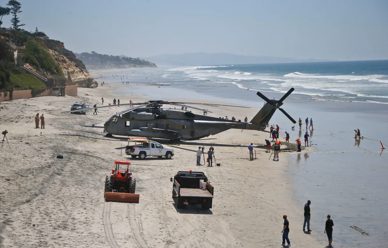 Фото обои car, USA, beach, cars, police, man, sand, helicopter