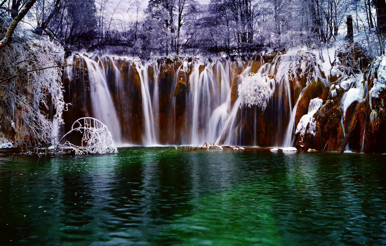Фото обои зима, лес, снег, озеро, река, водопад, поток, хорватия