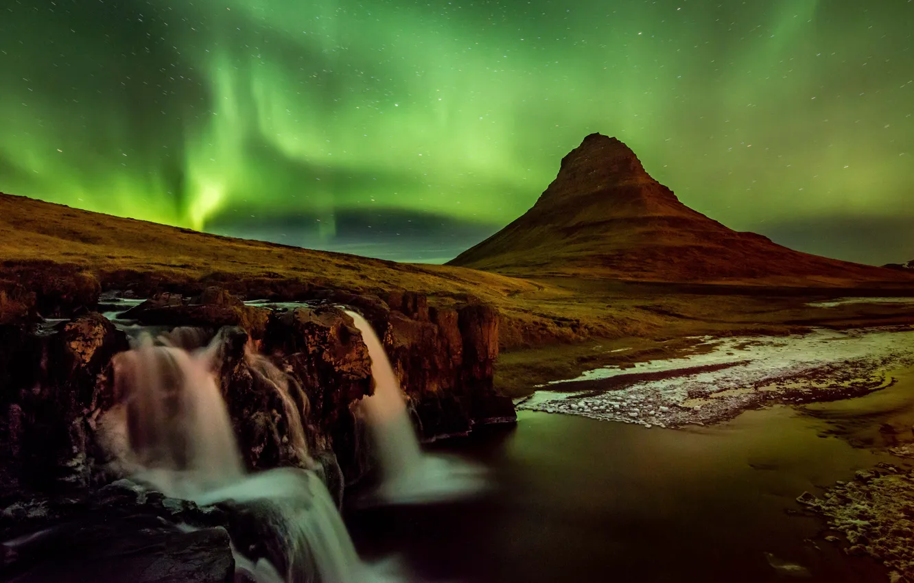 Фото обои ночь, гора, северное сияние, вулкан, север, исландия, Kirkjufell, Dan Ballard Photography