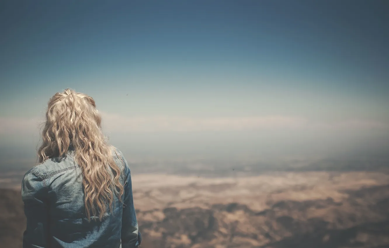 Фото обои girl, woman, view, blonde, person, lookout, whitespace, horizont