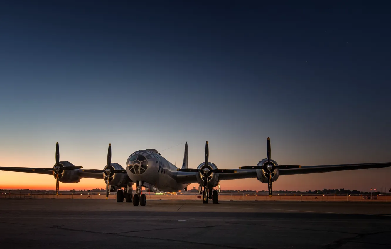 Фото обои бомбардировщик, аэродром, стратегический, B-29