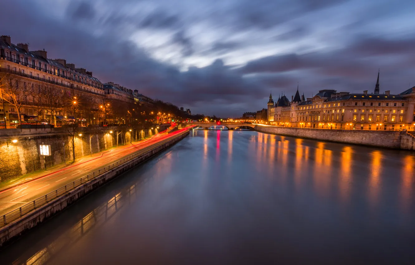 Фото обои небо, облака, ночь, огни, река, париж, дома, Paris
